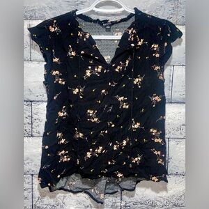 🔹Buffalo by D.B Flutter Sleeve Top Black/Pink Floral Small Spring Summer Blouse